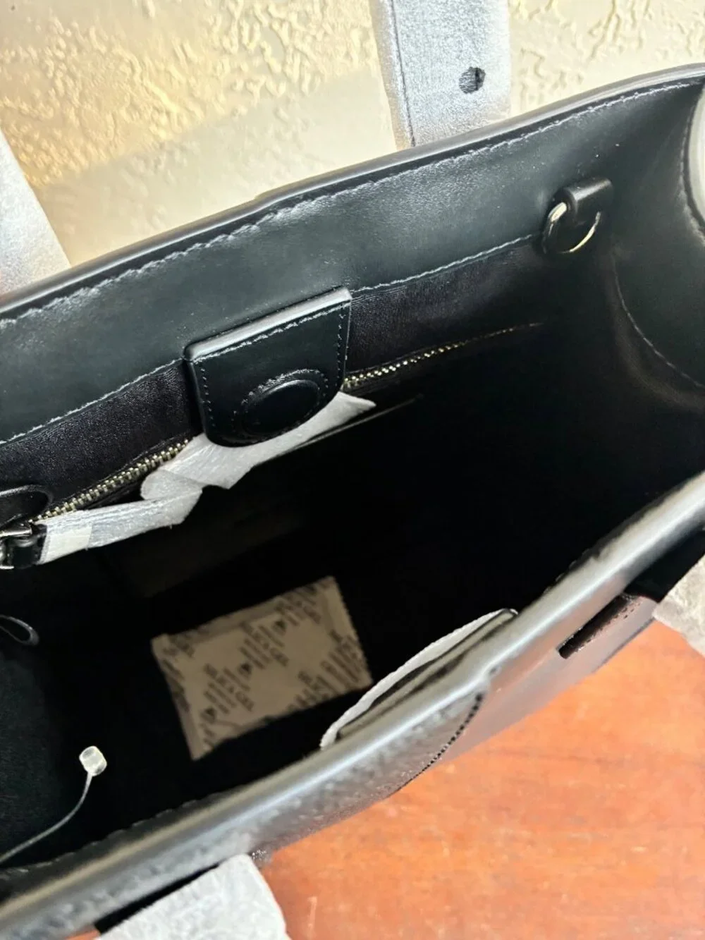 WE-AR4 The Bi Convertible Tote Bag Black Structured‎ Leather Strap & Handle NEW